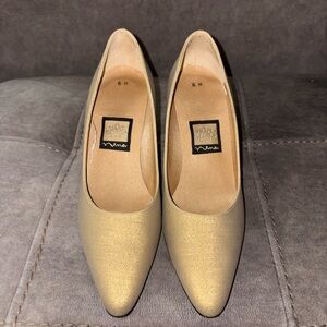 Vintage beautiful Nina Shimmering Gold Heels